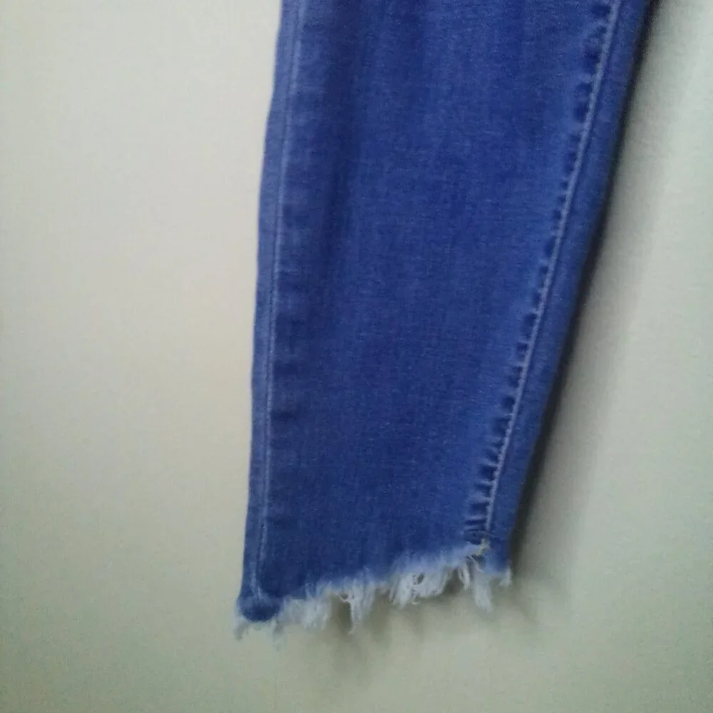 Articles Of Society Jeans 29 Women Cropped Raw Hem Distressed Blue